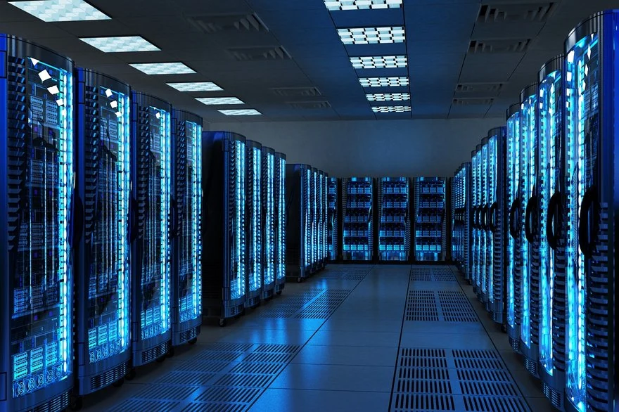 Corredor de racks de servidores no data center